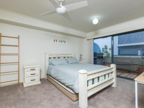 3 'Peninsula Waters', 2-4 Soldiers Point Rd - Beautiful Air Conditioned Unit with Pool, Lift & WIFI